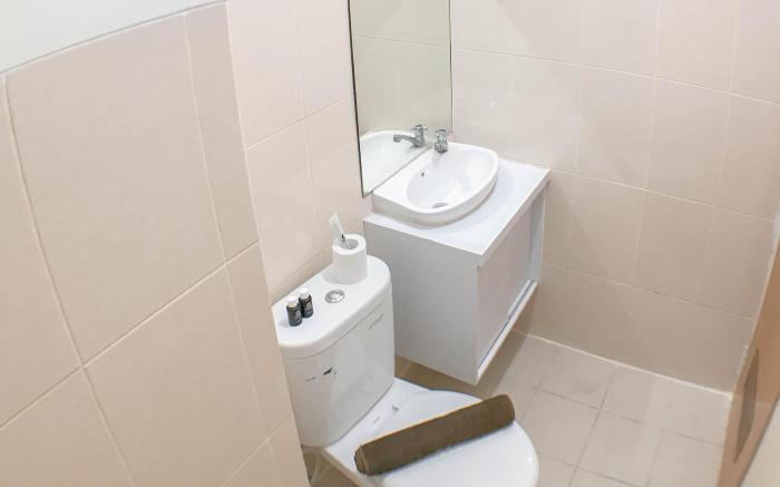 MinimalistCozy Studio Bale Hinggil Apt By Travelio