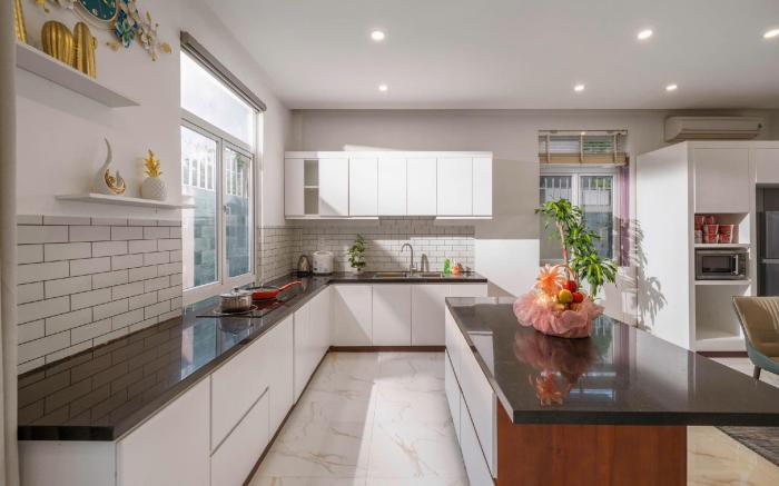 Villa cách biển 1 phút đi bộ. 5 phòng ngủ