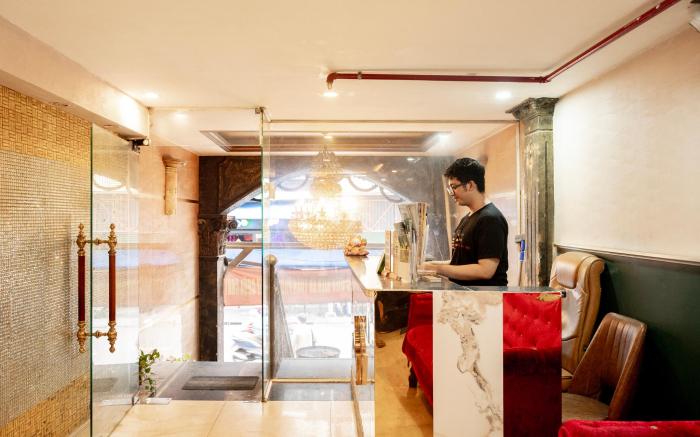 Crown Bui Vien Hotel