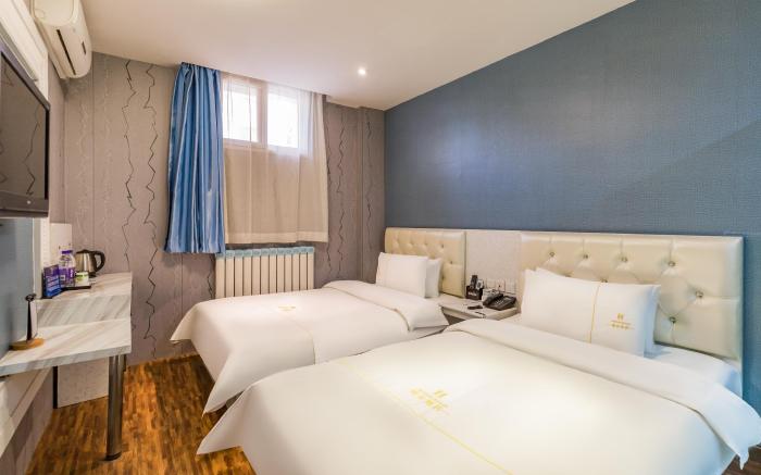 Dequan Hotel (Beijing Chaoyang Park Jintai Road Subway Station Store)