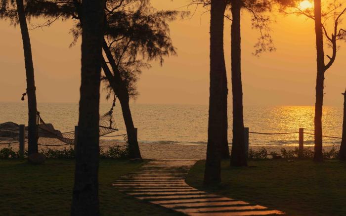 The Postcard on the Arabian Sea