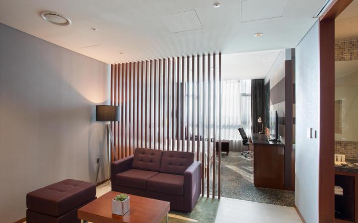 Isquare Hotel