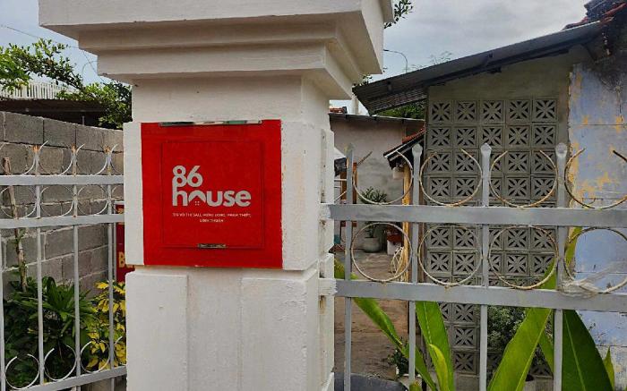 86 House