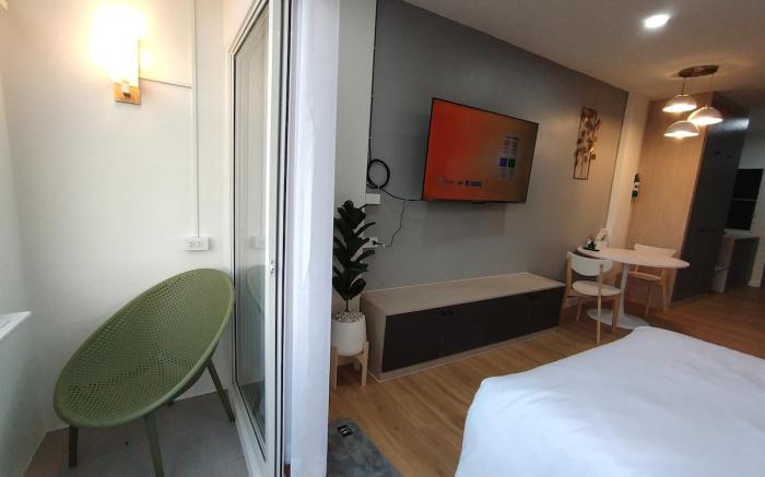 Charoen Condominium, Room 430
