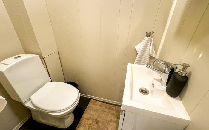 Cozy 2BR apartment with parking