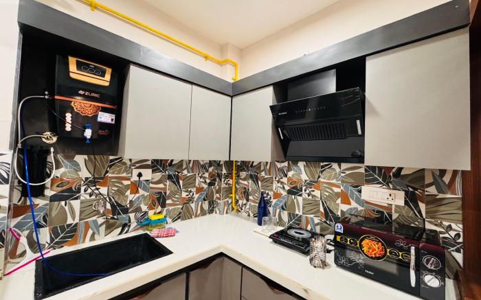 Home Escape Cozy 1BHK Apartment Mahalaxmi Nagar