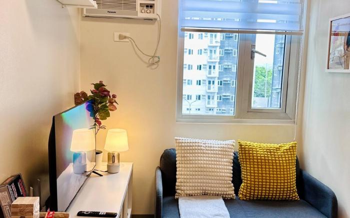 Minimalist Home Vibe Unit + With Pool View