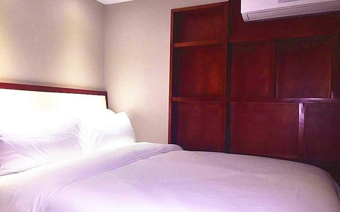 Lavande Hotels Zhuhai Gongbei Port Square Light Rail Terminal