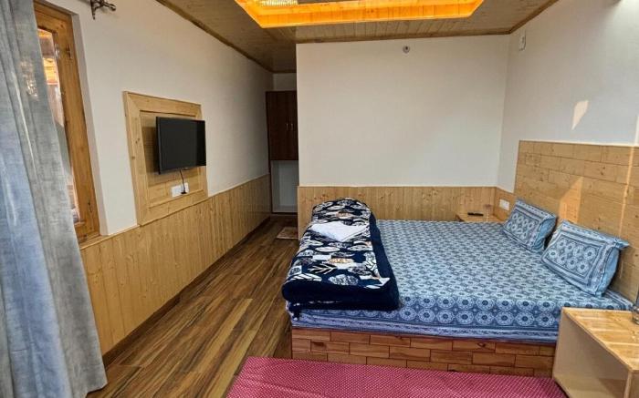 Vizvei Kufri Cozy Room with Mountain View