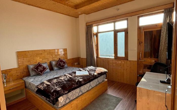 Vizvei Shimla Hills Family Suit