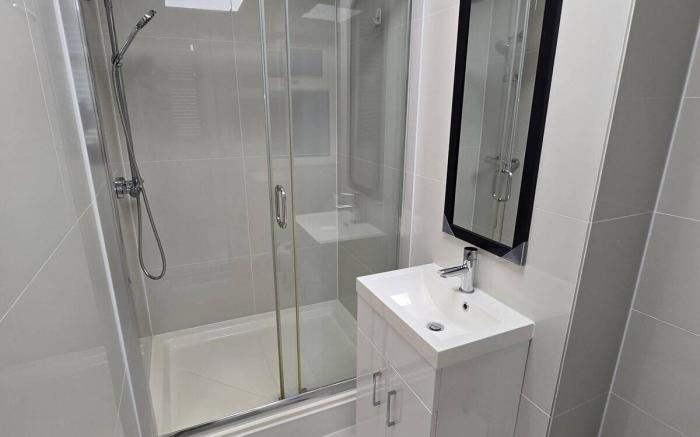 Studio, Wembley Stadium, West End, PARKING, Pets