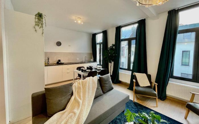 Luxury Dlx 1BR Near Fashion District by OneLuxStay