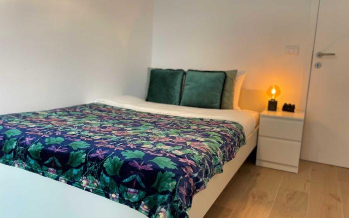 Luxury 2BR 2BA Near Fashion District by OneLuxStay