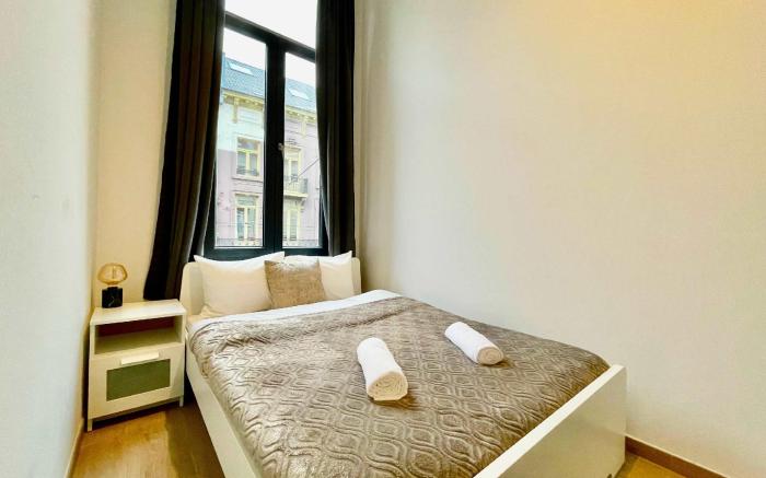 Luxury 2BR 1BA Near Fashion District by OneLuxStay