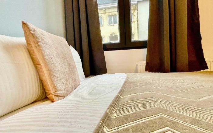 Luxury 2BR 1BA Near Fashion District by OneLuxStay