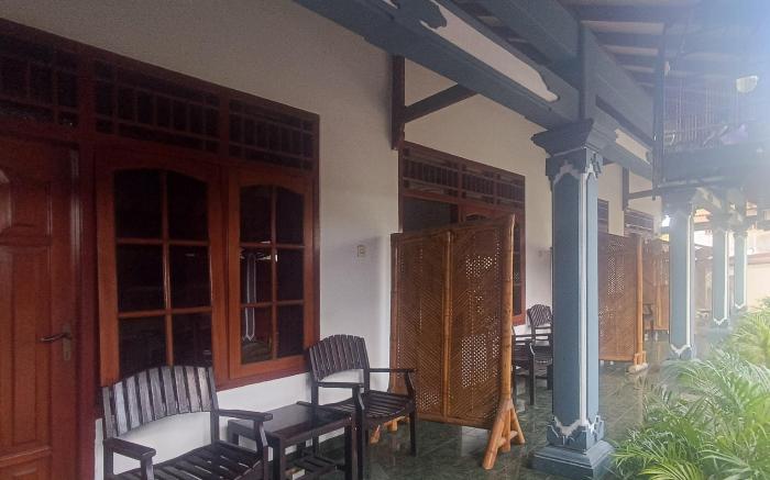 Astri Homestay Carkranegara Mataram Mitra RedDoorz