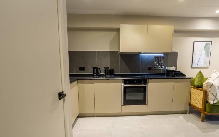 Verdana Suite   1BD Flat Near Centre