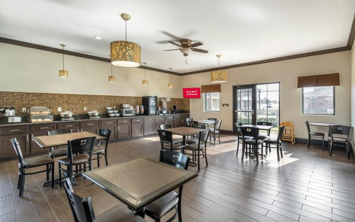 Red Roof Inn & Suites Sulphur Springs