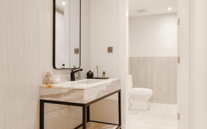 Lovely & Spacious Three Bedroom flat in Alnarjis