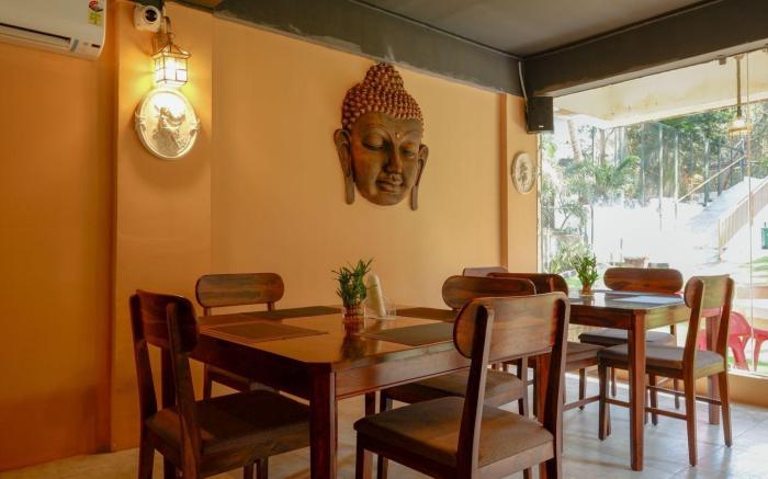 EKJAP PARADISE PALMS