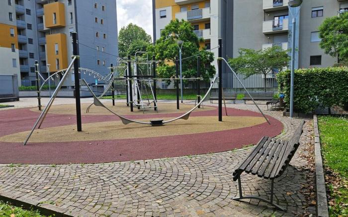 Garage gratis, Metro a 200mt, Bicocca, 13th Floor