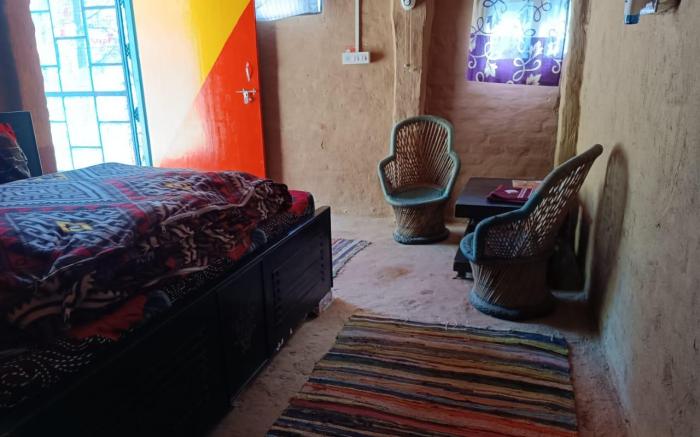 11 Gaon Mudhouse Homestay