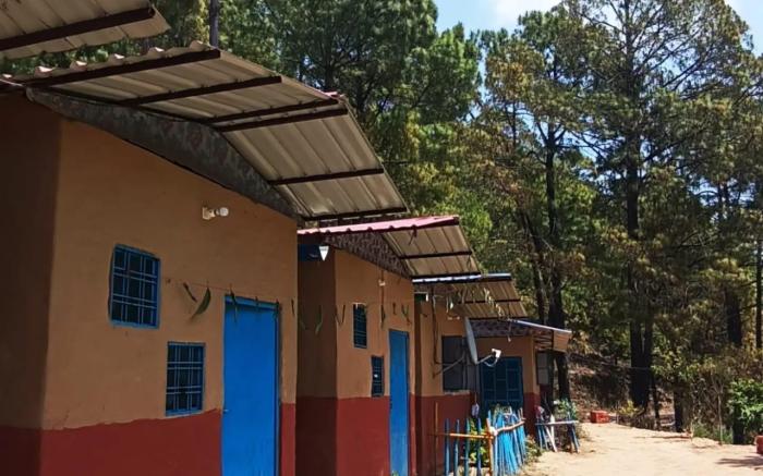 11 Gaon Mudhouse Homestay