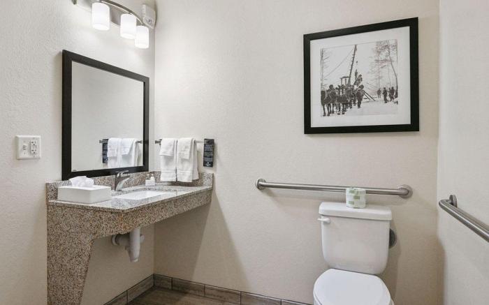 Cobblestone Hotel & Suites - Rhinelander