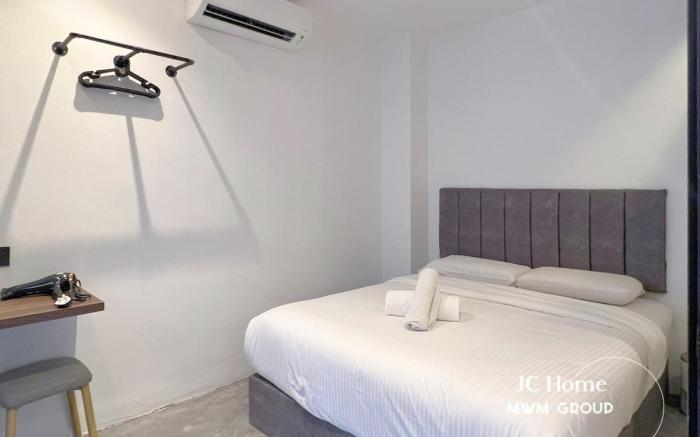 Room l 4min Walks to Pelangi Plaza 