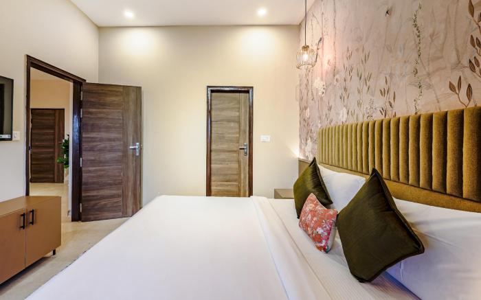 Alaya Stays 3 BHK Veera Marina Apartment with Pool