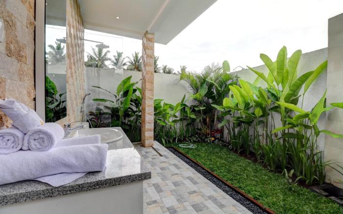 Villa Tirta Padi 3 BR with ricefield view