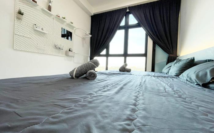 Above Paradigm Mall & Escape JB, 5pax, 1Bedroom