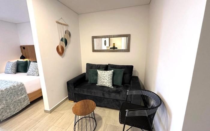 Am804-Hermoso Apartaestudio con balcon Laureles