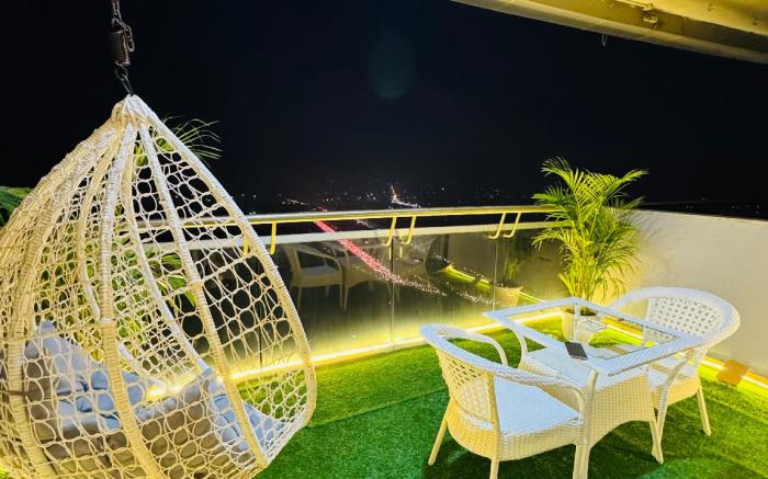 Oasis 39th floor by Royal Retreat Suites