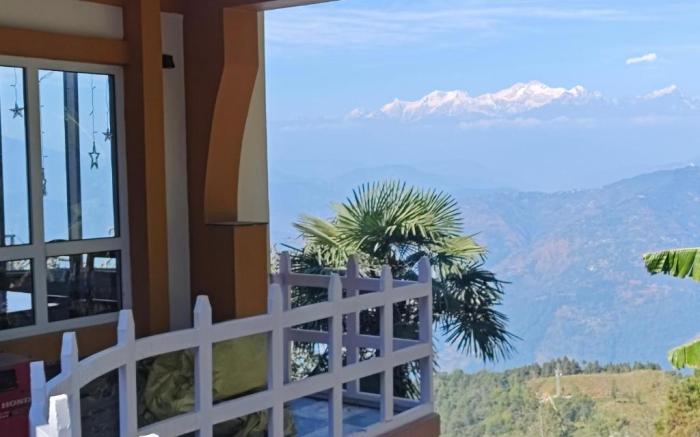 Lamahatta Clouds Hotel & Restaurant