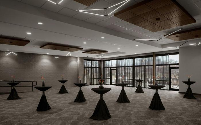 Renaissance Chicago North Shore Hotel