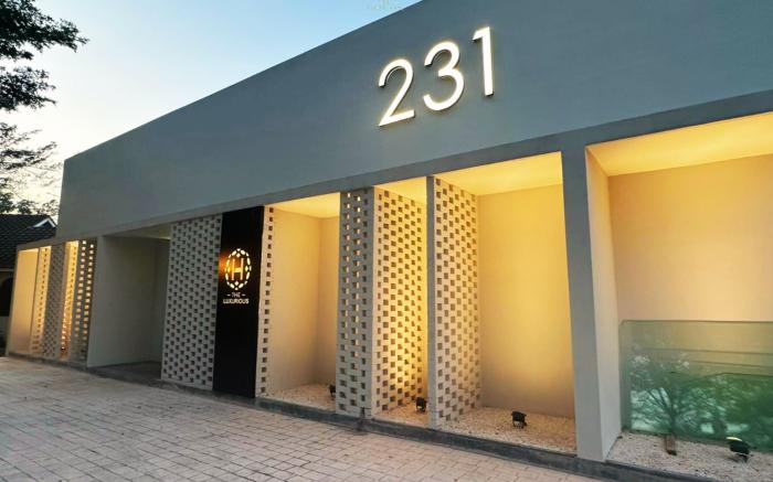 The Luxurious 231, Lake House Villa
