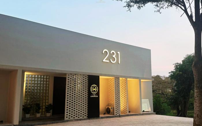 The Luxurious 231, Lake House Villa