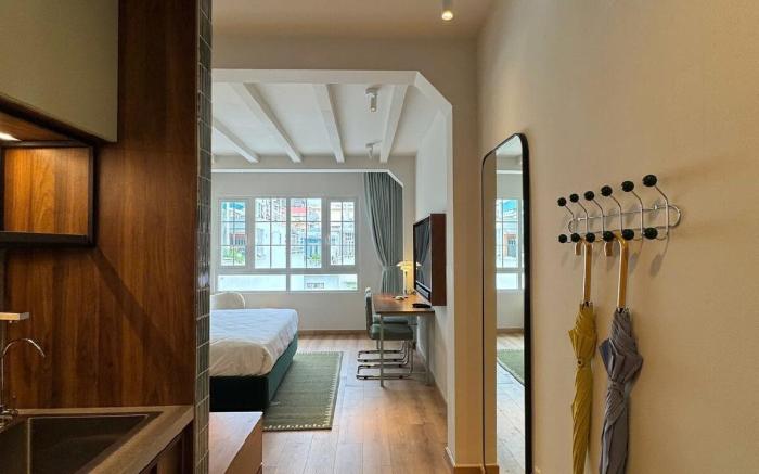 The Urban Resort:Modernist Studio 1B by Circadian