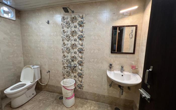 Hotel The Mall Inn by MNG Rooms