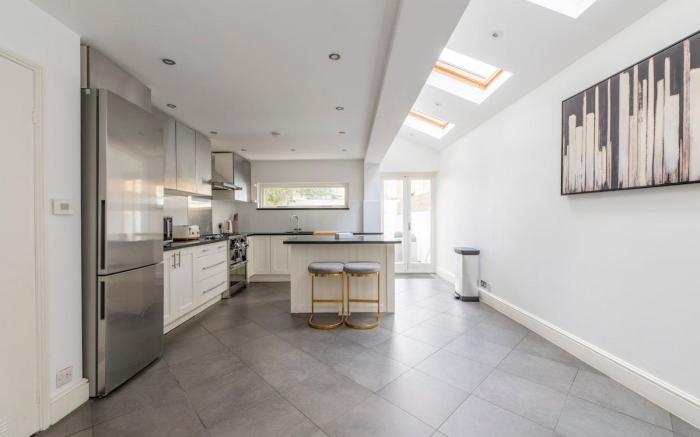 Fulham Spacious & Luxe House w/ Parking & Garden