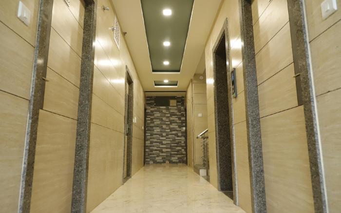 HOTEL ROYAL SUITES