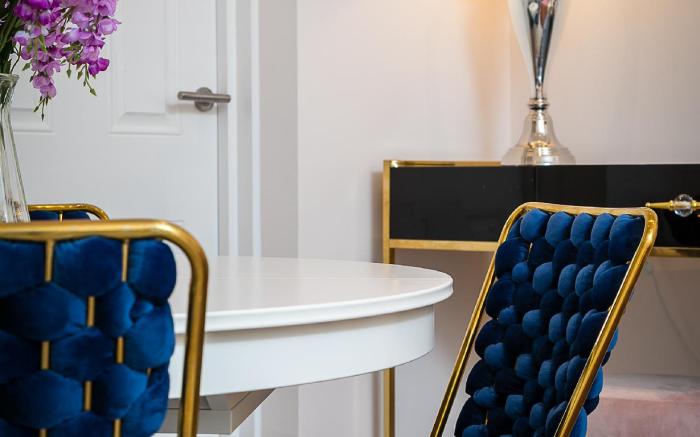 Designer 1-bedroom in Kensington