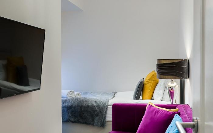 Designer 1-bedroom in Kensington