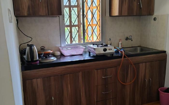 RoomzAway1603:Pool,Kitchen,Wi-Fi, Senior-Friendly