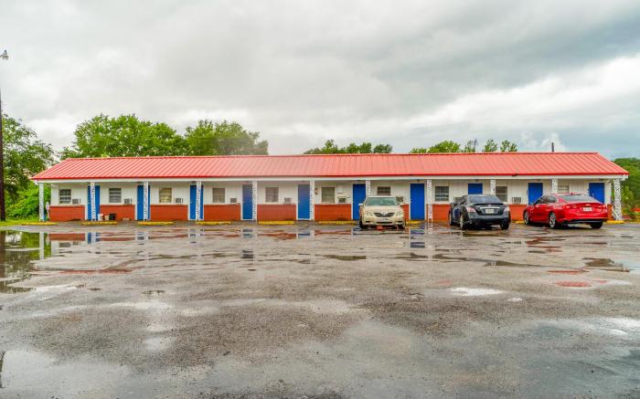 Shamrock Kings Inn By OYO Marked Tree I-555