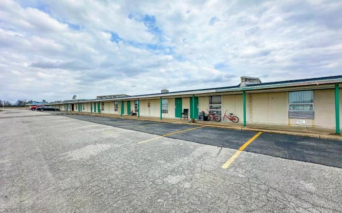 Shamrock Kings Inn By OYO Marked Tree I-555