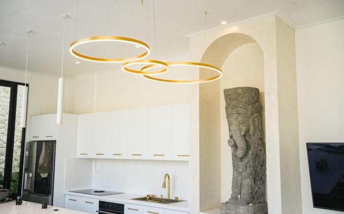 NEW Spacious villa 5 m to beach