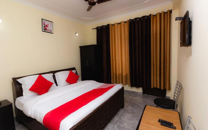 OYO 23392 Hotel Om Palace