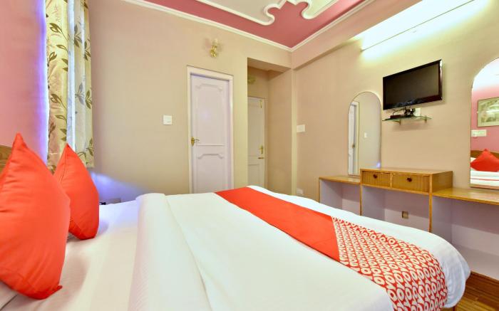 OYO 12238 Hotel Snow Crest Inn